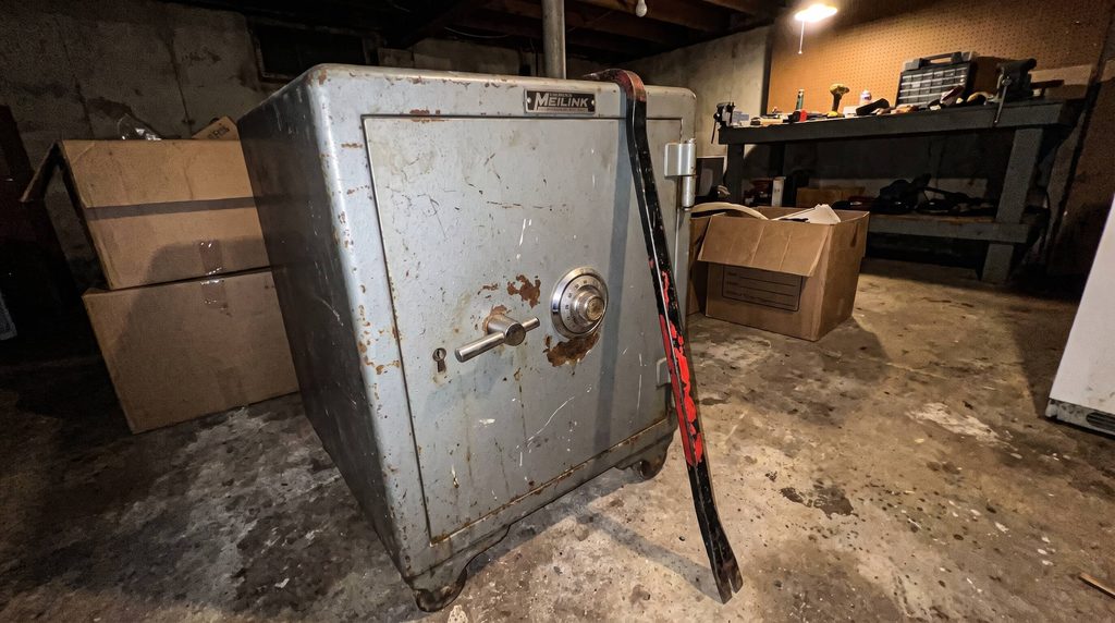 Meilink Safe with Crowbar on Floor